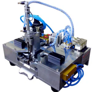 Plasser den indre tråden på plastholderen for klørne