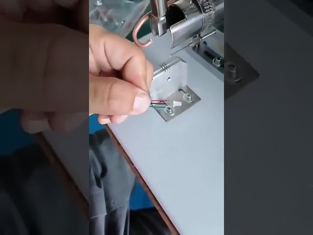 Semi-automatisk USB-datakabelproduksjon – Presisjons lodde- og koblingsmaskin for USB-A, Micro og Lightning