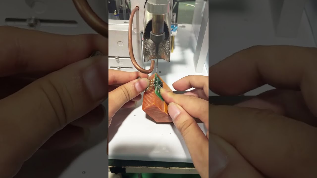 Halvautomatisk lodde-maskin for potensiometer og små PLC-kort #fabrikk #maskin