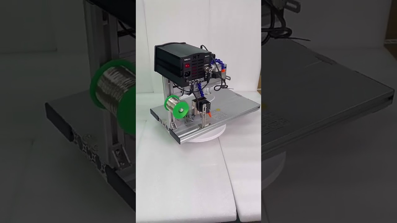 Semi-automatisk USB-kabelmaskin for effektiv produksjon #maskin #kabelstrippemaskin #fabrikk
